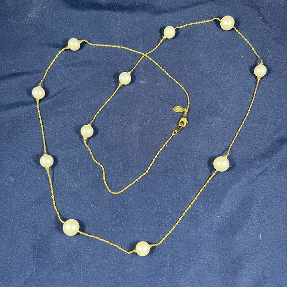 Premier Designs Jewelry - Premier Design Faux Pearl Station Necklace Gold Elegant Classic Sophisticated